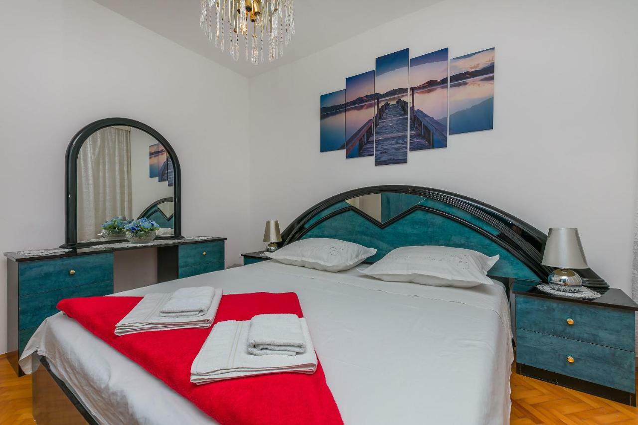 אומיס Apartment Marijana מראה חיצוני תמונה