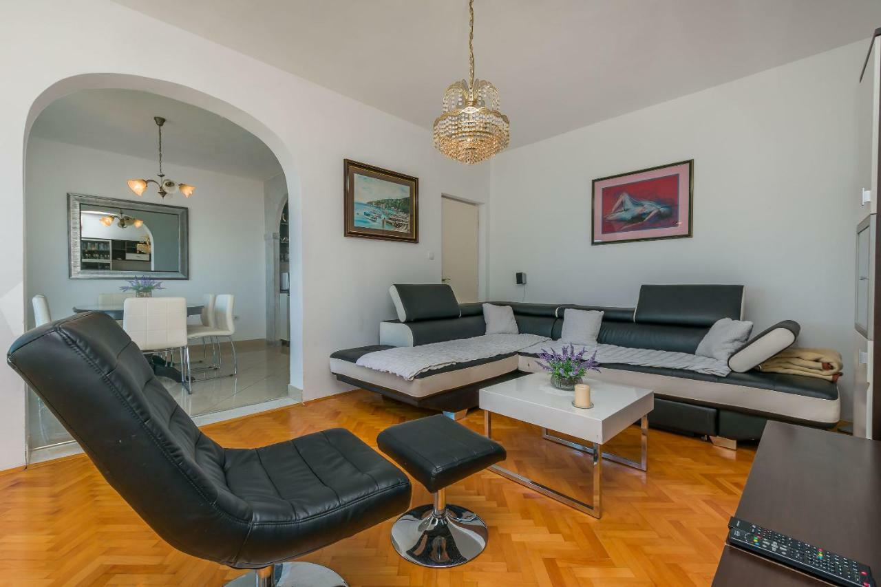 אומיס Apartment Marijana מראה חיצוני תמונה