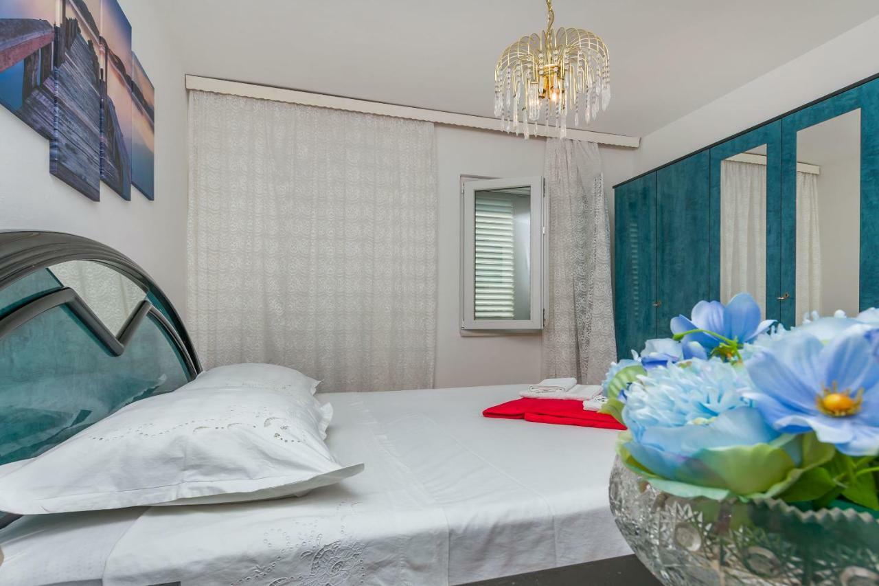 אומיס Apartment Marijana מראה חיצוני תמונה